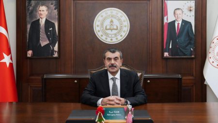 Bakan Tekin’den 23 Nisan iletisi