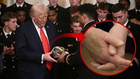 Beyaz Saray açıklama yapmıştı! Trump’ın elindeki gizemli morluk tekrar ortaya çıktı
