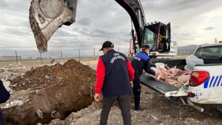 Bu kadarı kimsenin aklına gelmezdi.. İnsan sıhhatini hiçe sayan anlar kameraya yansıdı!