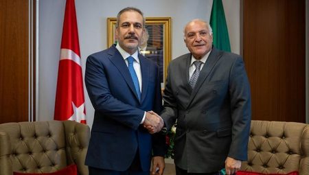 Dışişleri Bakanı Hakan Fidan, Cezayirli mevkidaşı ile bir ortaya geldi