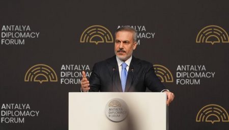 Dışişleri Bakanı Hakan Fidan’ın yoğun diplomasi trafiği devam ediyor: Mevkidaşlarıyla bir ortaya geldi
