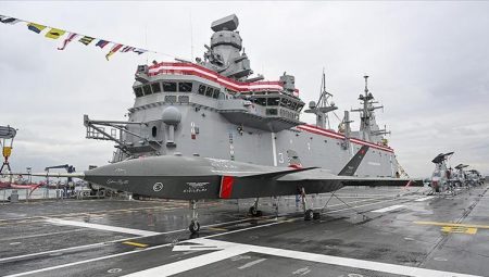 Dünyanın birinci İHA taşıyıcısı TCG Anadolu dünya gündeminde