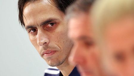 Eski Premier Lig yıldızının konutuna el bombası atıldı!