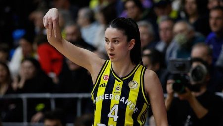 Fenerbahçe Opet, bayan basketbolunun “bir numaralı” kupasında üçüncü şampiyonluğun peşinde