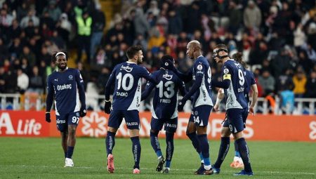 Fenerbahçe’de 6 isim kart sınırında!