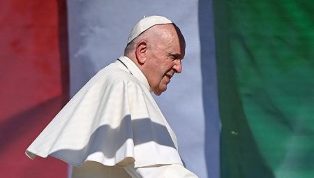 İtalya’da Papa’nın mevti nedeniyle bugünkü maçlar ertelendi!