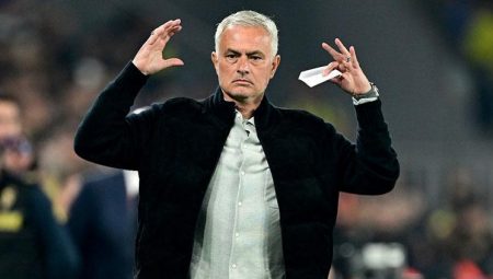 Jose Mourinho maç sonunda küplere bindi: ‘Amacınız nedir?’