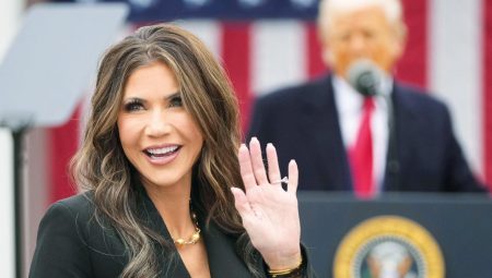 Kristi Noem operasyonları gölgede bıraktı… ‘Bakan mı fenomen mi’