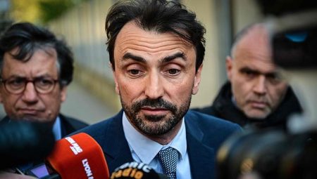 Lyon’un 2. Bölge Başkanı Oliver, yolsuzlukla suçlanan Belediye Lideri için misyondan alınmasını istedi