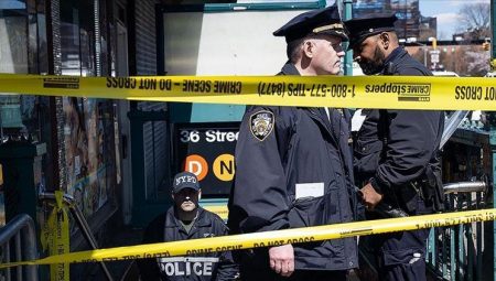 New York’ta dehşet dolu anlar: Çocuklara bıçakla saldıran şahsı polis durdurdu