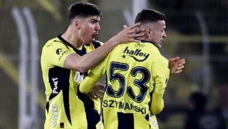 Szymanski 100. maçını oynadı!