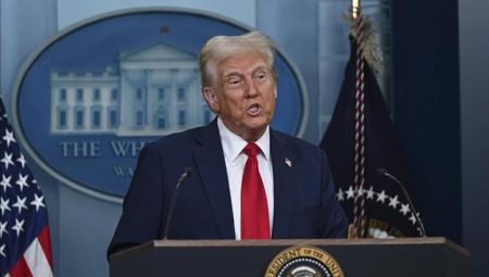 Trump, Güney Afrika’yı ‘beyaz çiftçileri aileleriyle birlikte öldürmekle’ suçladı: G20 doruğuna katılmak istemiyor