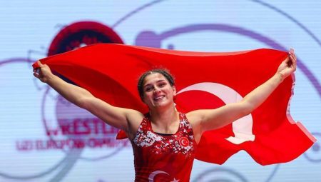 Ulusal güreşçiler Elvira ve Nesrin, Avrupa Şampiyonası’nda finale yükseldi!