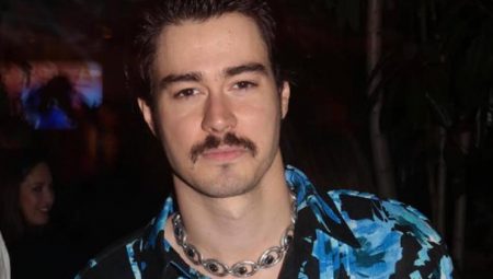 Ünlü oyuncu gittiği tatilde komaya girmişti… Hayranlarının beklediği memnun haber bir türlü gelmiyor!