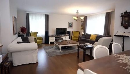 Usta sanatçı Kadıköy’deki 4 oda 1 salon konutunun kapılarını açtı!