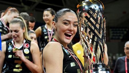 Vakıfbank’ta Zehra Güneş, şampiyonluğun akabinde konuştu: ‘Geri dönüşleri çok seviyoruz!’