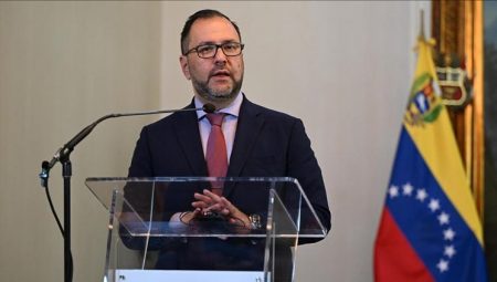 Venezuela, ABD’nin siyasetlerine reaksiyon gösterdi: ‘Gelmeleri için teşvik ettikleri insanları hudut dışı ediyorlar’