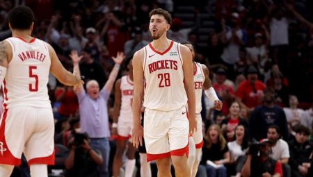 Alperen Şengün, ‘triple-double’ın kıyısından döndü! Rockets seriyi uzattı