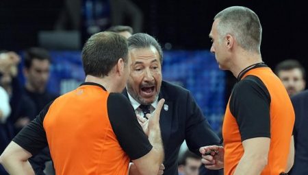 Anadolu Efes Başantrenörü Luca Banchi: ‘Seriyi beşinci maça taşımak istiyoruz’