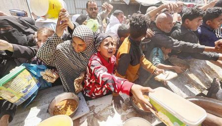 Bir kap pilav için 5 saat bekledim! İsrail ‘açlığı silah olarak’ kullanıyor