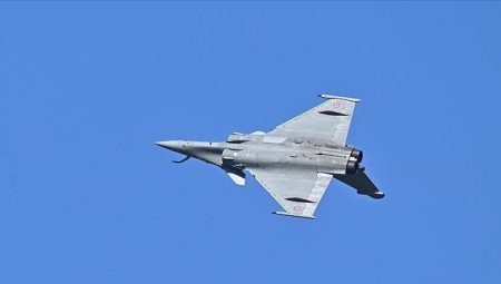 Hindistan ve Pakistan uçakları karşı karşıya geldi