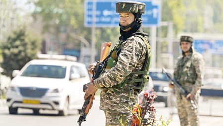 Pakistan, Hindistan’a karşı teyakkuzda