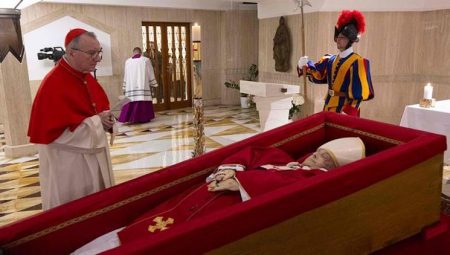 Papa Francis’in naaşı ziyaretçi akınına uğradı