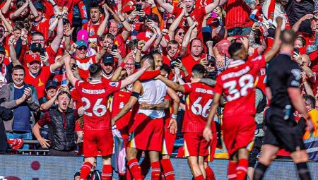 Premier Lig’de şampiyon Liverpool! Salah tarihe geçti