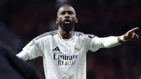 Rudiger’e ‘hakeme cisim fırlattığı’ için 6 maç ceza!