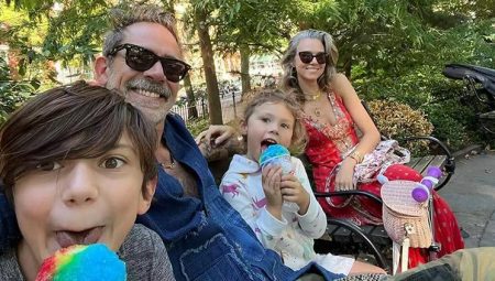 Saçları birlikte beyazladı lakin aşkları daima rengarenk kaldı… Ömür uzunluğu el ele!