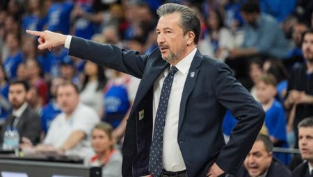Anadolu Efes Başantrenörü Luca Banchi: ‘Oyuncularım çok savaştı’