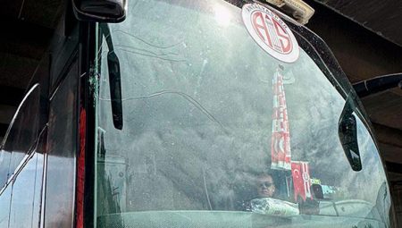 Antalyaspor U17 kadrosuna taşlı saldırı!