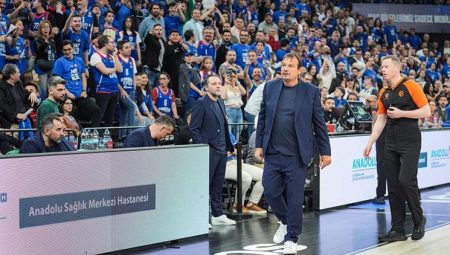 Ergin Ataman’dan Anadolu Efes taraftarları için olay sözler! ‘Bizim taraftarımız hürmet duymayı daha âlâ biliyor’