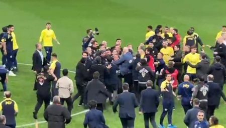 Fenerbahçeli 2 futbolcu hakkında zorla getirme kararı