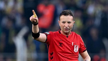 Fırat Aydınus, Fenerbahçe-Beşiktaş derbisinin hakemi Yasin Kol’un performansını kıymetlendirdi: ‘Verdiği ve vermediği penaltılarda kararları doğruydu!’