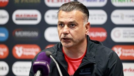 Hatayspor Teknik Yöneticisi Murat Şahin: ‘Gelecek sene kalacaklar ile oynayacağız!’