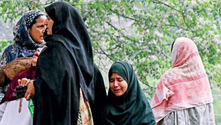 Hindistan-Pakistan hududunda kaygı sürüyor: Olan sivillere oluyor