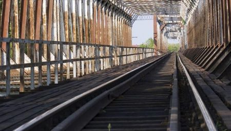 Hırsızlar kabloları çaldı: 10 binlerce kişi yolda kaldı