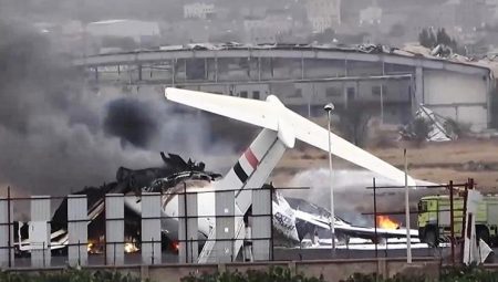 İsrail’in vurduğu Yemen’deki Sana Havalimanı’nda tüm uçuşlar durduruldu