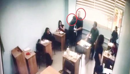 Kurstaki öğrenciye bıçaklı atak