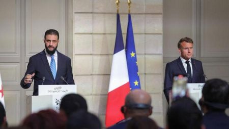 Macron: AB, Suriye’ye yönelik ‘yaptırımları kademeli olarak kaldırmaya’ devam edecek