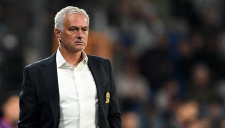 Mourinho’dan Eyüpspor maçı öncesi flaş açıklama: ‘Onurumuz ve gururumuz ismine değerli bir maç!’