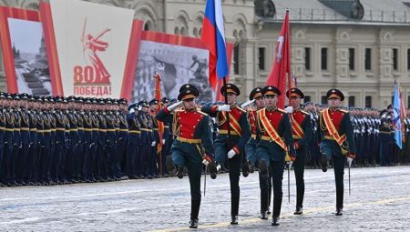 Rusya’da görkemli merasim: Putin’den Batı’ya gözdağı… Türk İHA’ları dev ekranda gösterildi