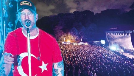 Ryan Tedder Türk bayraklı tişörtle sahnede