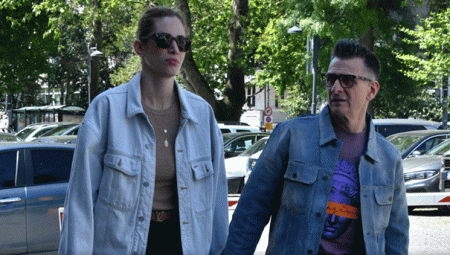 Sıcak havayı fırsat bildiler… Boğaz’da el ele!