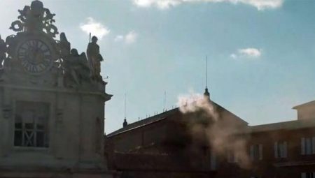 Sistine Şapeli beyaz duman nedir, ne demek? Sistine Şapeli nerede, bacadan beyaz duman çıkması ne manaya gelir? Kardinaller yeni Papa’yı seçti!