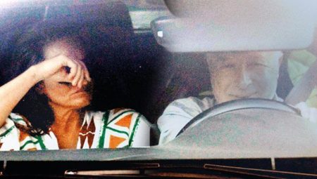 Trafikte kaldı, yüzünü gizledi