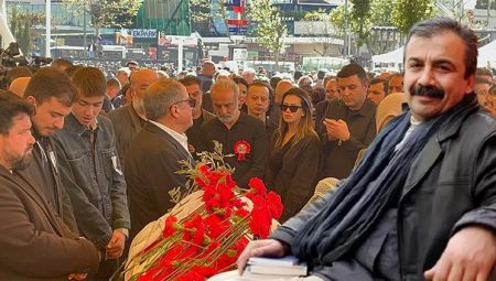 Ünlü isimlerden Sırrı Süreyya Başkan’a veda! Dostları onu yalnız bırakmadı…