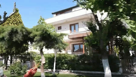 Ünlü müzikçi 4 katlı yazlık konutunun kapılarını açtı… Her odası farklı güzel!