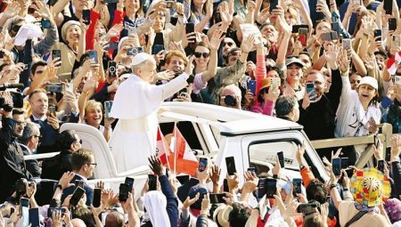 Vatikan’da büyük merasim… Papa Leo vazifeye başladı